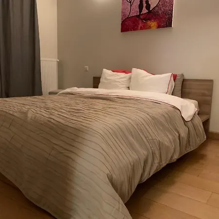 Spacious 2-bedrm With Great Bathrm And Coffee
