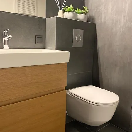 Apartman Spacious 2-bedrm With Great Bathrm And Coffee *
